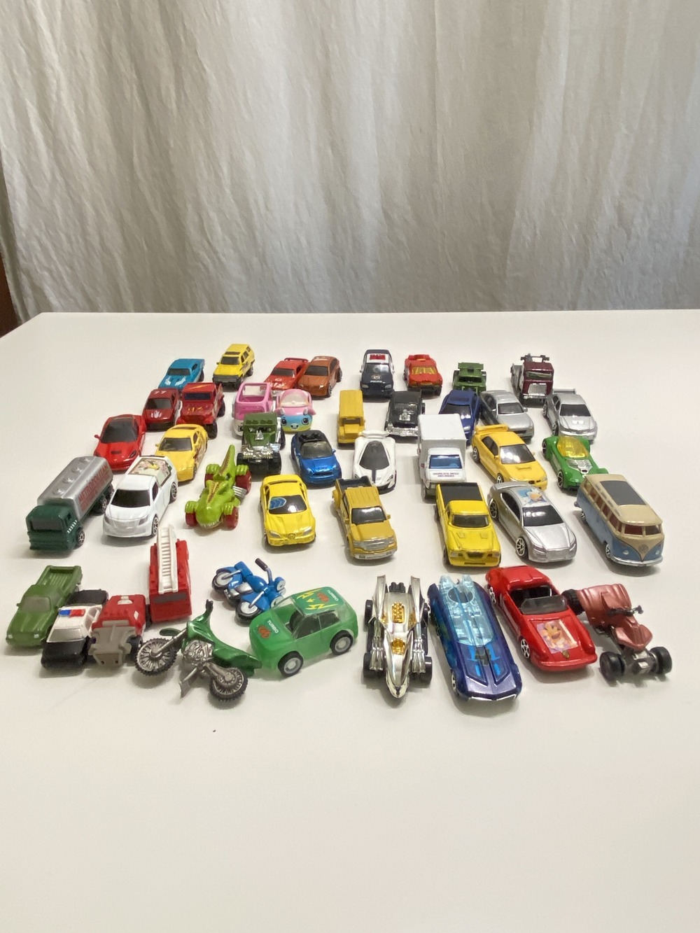 Mixed Lot of Die-Cast Toy Vehicles Vintage Retro